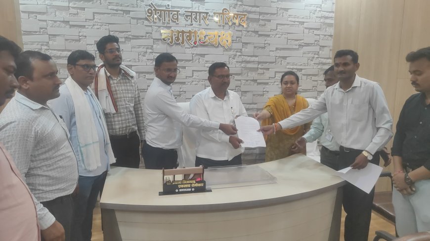शेगाव नगरपरिषदेत स्वच्छता विभागावरून वाद; कर्मचाऱ्यांची पोलिसांत धाव
