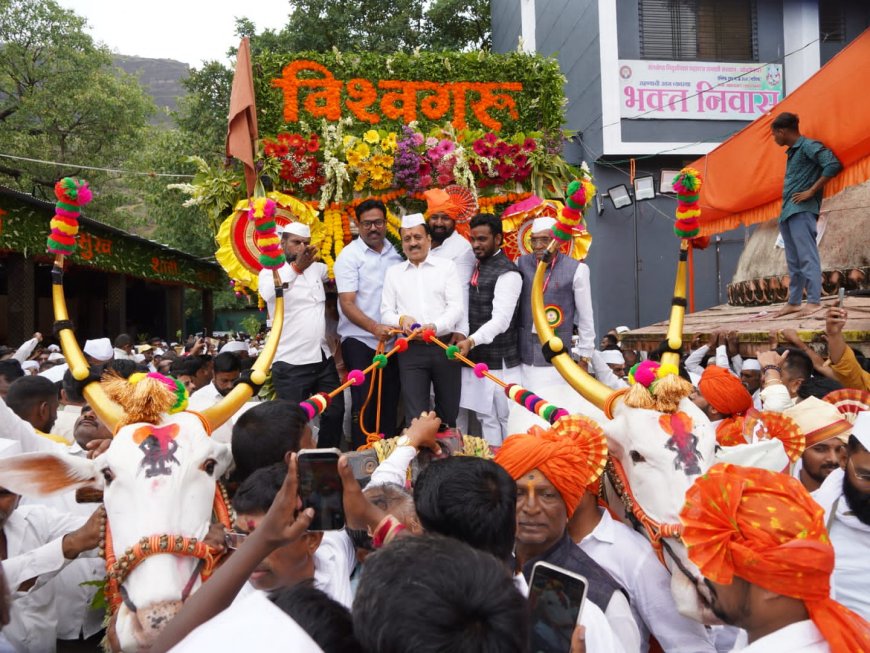 श्रीक्षेत्र त्र्यंबकेश्वरातून संतश्रेष्ठ निवृत्तीनाथ महाराजांची पालखी पंढरपूरकडे रवाना; ५६ दिंड्यांसह १५ हजारांहून अधिक वारकऱ्यांचा सहभाग
