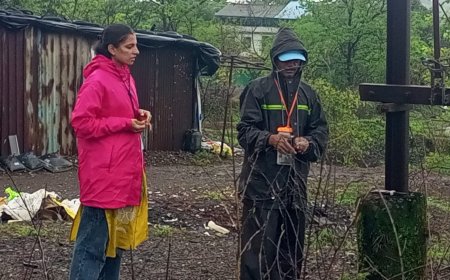 भर पावसातही अखंड वीजसेवेसाठी झटणाऱ्या पेण विभागातील महावितरणच्या महिला कर्मचाऱ्यांचे कौतुक