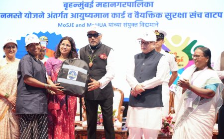 स्वच्छता कर्मचाऱ्यांचा सन्मान म्हणजे श्रमप्रतिष्ठेचा सन्मान; ‘टीबीमुक्त मुंबई’ अभियानांतर्गत आयुष्मान कार्ड व PPE किटचे वितरण