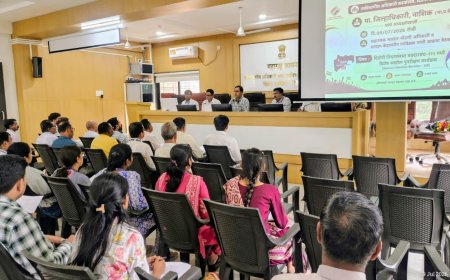 मतदार यादी विशेष सखोल पुनरीक्षण मोहिमेचा जिल्हाधिकाऱ्यांचा दुर्गम गावांत आढावा; पेठच्या राजबारी व भुवन गावांना भेट