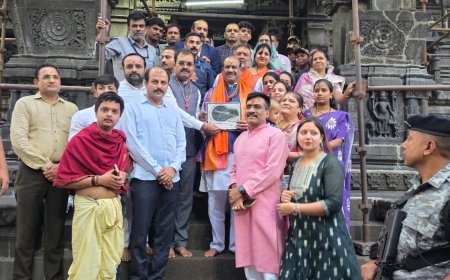 लोकसभा अध्यक्ष ओम बिर्ला यांनी घेतले त्र्यंबकेश्वर ज्योतिर्लिंगाचे दर्शन; देशाच्या प्रगतीसाठी केली प्रार्थना
