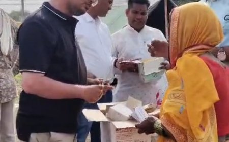 सासवड येथे पालखी सोहळ्यात वारकऱ्यांसाठी मोफत वैद्यकीय सेवा; आरोग्य तपासणी व औषधांचे मोफत वाटप