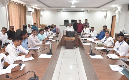 होमिओपॅथी, आयुर्वेदिक, योगा महाविद्यालयांसह ग्रामीण आरोग्य पथक परिसरातील अत्यावश्यक सुविधा जलदगतीने उभारा : मंत्री हसन मुश्रीफ