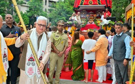 राज्यपालांच्या उपस्थितीत मुंबईतील ४५ व्या श्री जगन्नाथ रथयात्रेला प्रारंभ; झाडू घेऊन राज्यपालांनी केली मार्गिकेची स्वच्छता