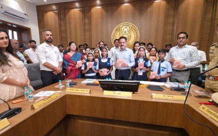 आपला कुंभ, आपली जबाबदारी' पुस्तिका जनजागृतीसाठी उपयुक्त; कुंभमेळा मंत्री गिरीश महाजन यांचे प्रतिपादन