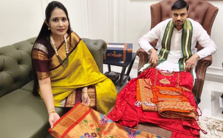 आषाढी शासकीय महापूजेसाठी नाशिकहून विठ्ठल-रखुमाईंची विशेष वस्त्रे पंढरपूरकडे रवाना