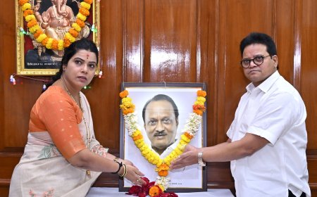 माजी उपमुख्यमंत्री अजित पवार यांची जयंती बृहन्मुंबई महानगरपालिकेत साजरी; महापौर रितू तावडे यांच्याकडून अभिवादन