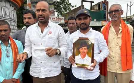 धर्मेंद्र प्रधान यांच्या राजीनाम्यानंतर गोरेगावात विद्यार्थ्यांच्या विजयाचा जल्लोष; क्रांतिकारी शेतकरी संघटनेकडून फटाक्यांची आतषबाजी