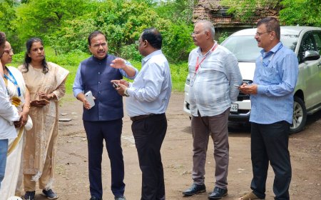 आरोग्य सेवा आयुक्त संजय काटकर यांची गारगोटी उपजिल्हा रुग्णालयास भेट; विभागीय आढावा बैठकीत आरोग्य सेवांचा आढावा