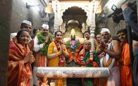 मुख्यमंत्री देवेंद्र फडणवीस यांच्या हस्ते श्री विठ्ठल-रुक्मिणीची शासकीय महापूजा; ‘पंढरपूर कॉरिडॉर’ अडीच वर्षांत पूर्ण करण्याची ग्वाही
