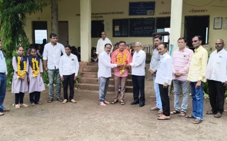 रामदास आठवले विद्यालयाच्या विद्यार्थ्याची पोलीस उपनिरीक्षकपदी भरारी; शुभम मुंढे यांचा भव्य सत्कार