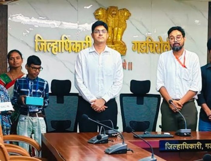 मुख्यमंत्र्यांच्या वाढदिवसानिमित्त दृष्टीदोष असलेल्या विद्यार्थ्यांना 'स्मार्ट व्हिजन' उपकरणांचे वाटप