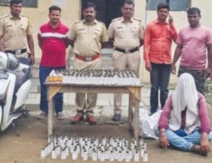 अवैध दारू तस्करांवर दराटी पोलिसांचा सर्जिकल स्ट्राइक; ४२० देशी दारूच्या बाटल्यांसह ७० हजारांचा मुद्देमाल जप्त