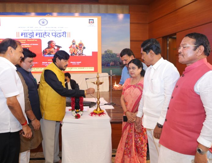 दिल्लीत विठू माऊलीचा गजर! ‘माझे माहेर पंढरी’ भक्तीसंध्येत अभंगांचा सुरेल जल्लोष; ‘पंढरपूर वारी’ माहितीपटाचे विशेष प्रदर्शन