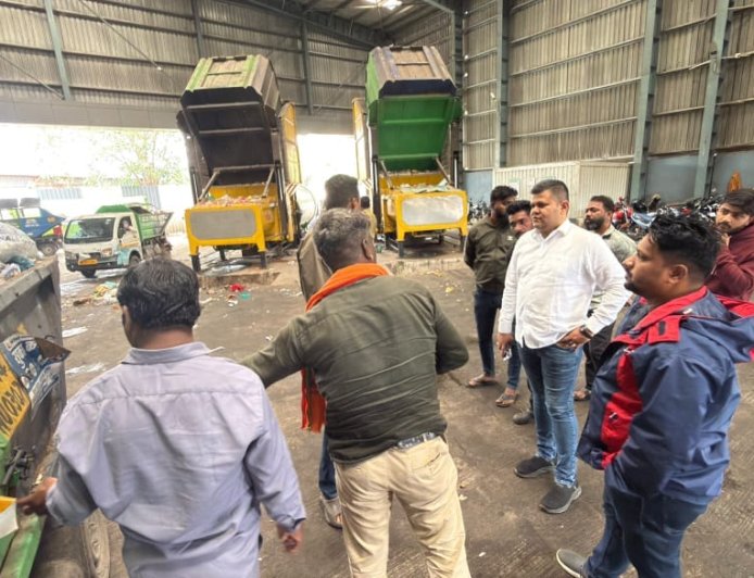 काळेवाडी कचरा संकलन केंद्राची स्थायी समिती सभापती अभिषेक बारणे यांच्याकडून पाहणी; सक्षम घनकचरा व्यवस्थापनासाठी दूरदृष्टीचे नियोजन करण्याचे निर्देश