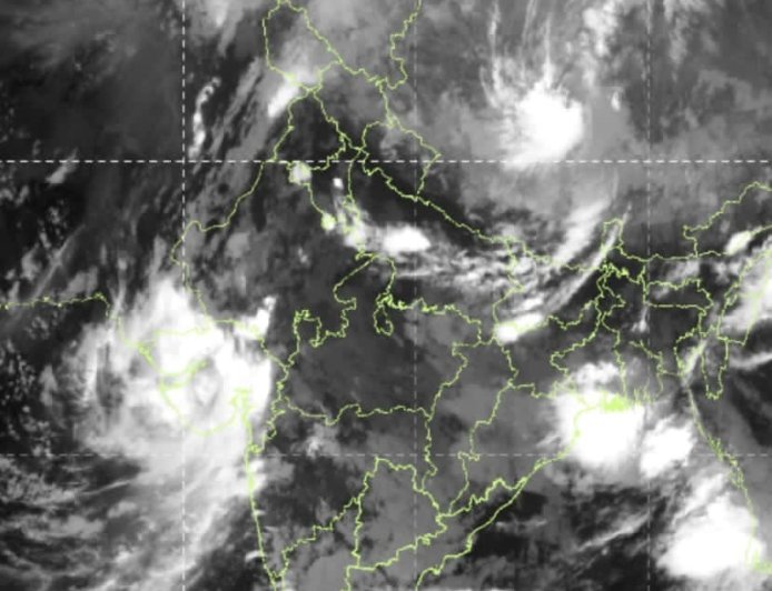 नाशिकमध्ये मुसळधार पावसाने पूरस्थिती गंभीर; ऑरेंज अलर्ट जारी, प्रशासन हाय अलर्टवर