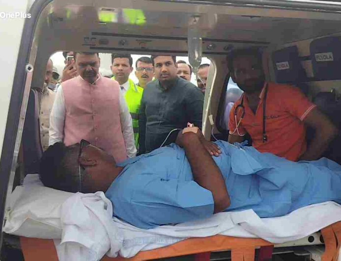आषाढी वारीत प्रथमच एअर ॲम्ब्युलन्स सेवेचा वापर; मुख्यमंत्री देवेंद्र फडणवीस यांनी रुग्णाची घेतली भेट