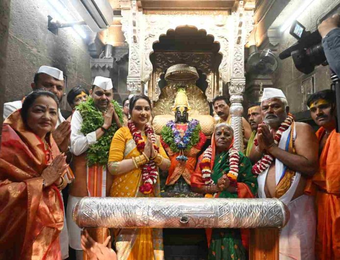 मुख्यमंत्री देवेंद्र फडणवीस यांच्या हस्ते श्री विठ्ठल-रुक्मिणीची शासकीय महापूजा; ‘पंढरपूर कॉरिडॉर’ अडीच वर्षांत पूर्ण करण्याची ग्वाही