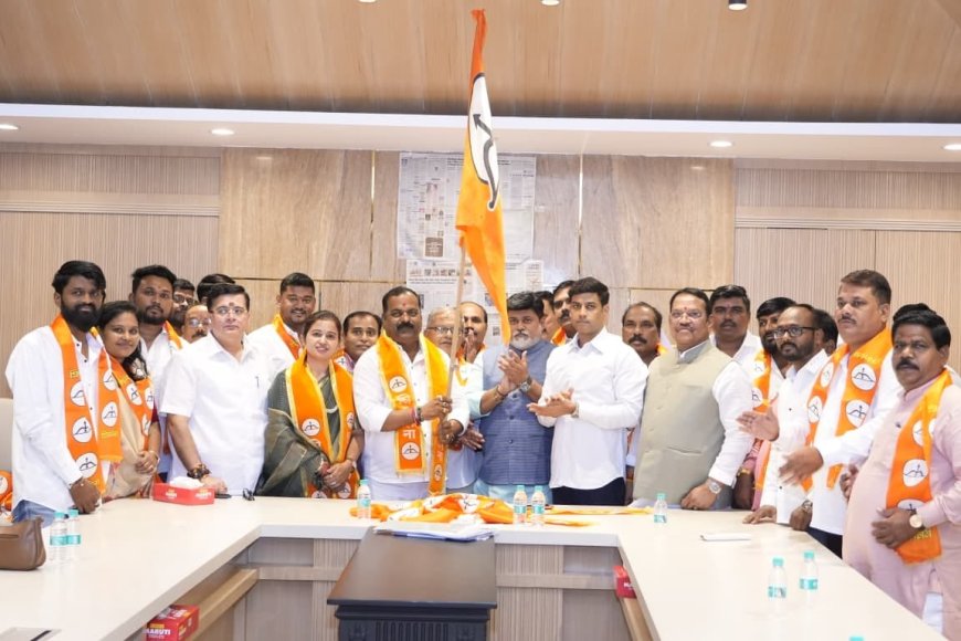 ठाकरे गटाच्या चिंचवड विधानसभा प्रमुख हरेश नखाते यांच्यासह अनेक कार्यकर्त्यांचा शिवसेनेत प्रवेश