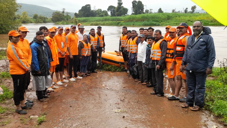 बाजार भोगाव येथे NDRF कडून समुदाय जनजागृती व बोट प्रशिक्षण; आपत्ती व्यवस्थापनासाठी ग्रामस्थांना प्रत्यक्ष प्रशिक्षण