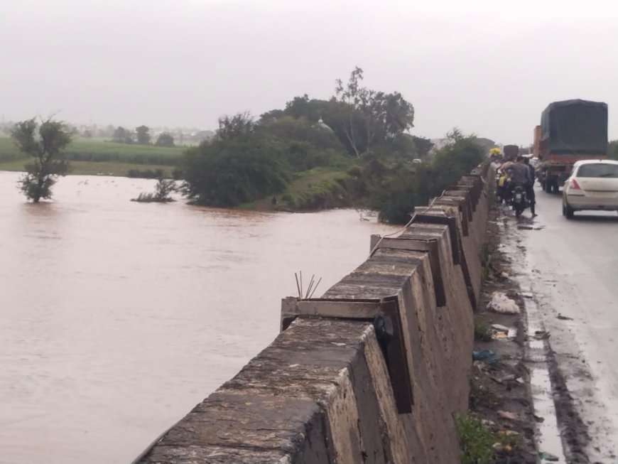 कोल्हापूरात पंचगंगा नदीची पाणीपातळी वाढली; ३ राज्य मार्ग आणि ४५ बंधारे पाण्याखाली, महापुराचा धोका