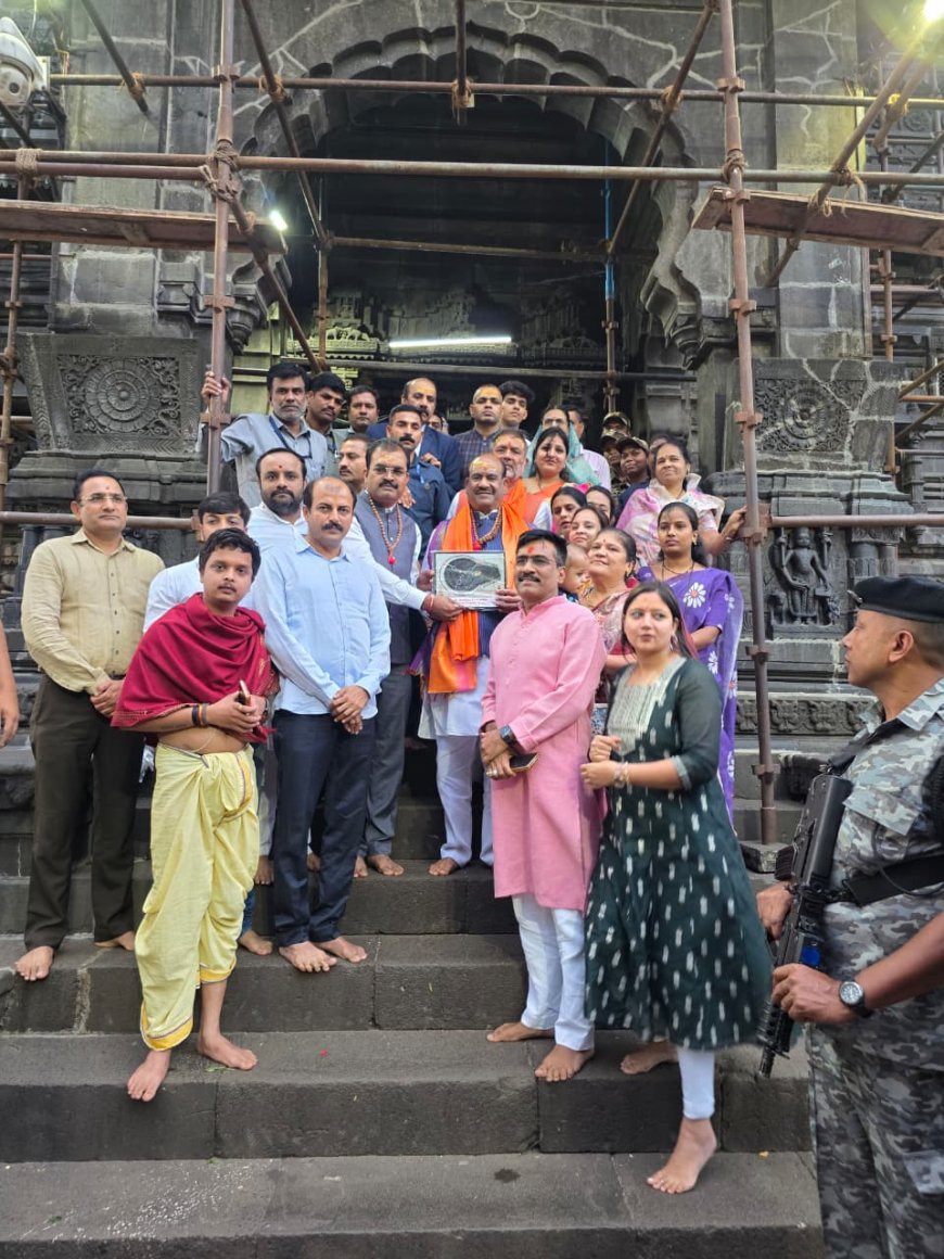 लोकसभा अध्यक्ष ओम बिर्ला यांनी घेतले त्र्यंबकेश्वर ज्योतिर्लिंगाचे दर्शन; देशाच्या प्रगतीसाठी केली प्रार्थना