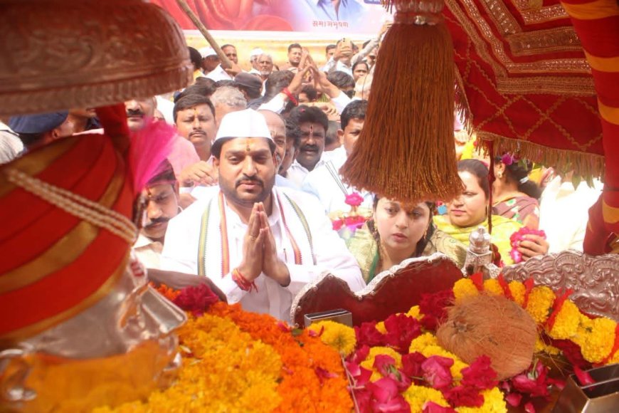 सोलापूरात संत श्री गजानन महाराज पालखीचे भक्तिमय वातावरणात आगमन; वारकऱ्यांसाठी महापालिकेकडून सर्व सुविधा सज्ज