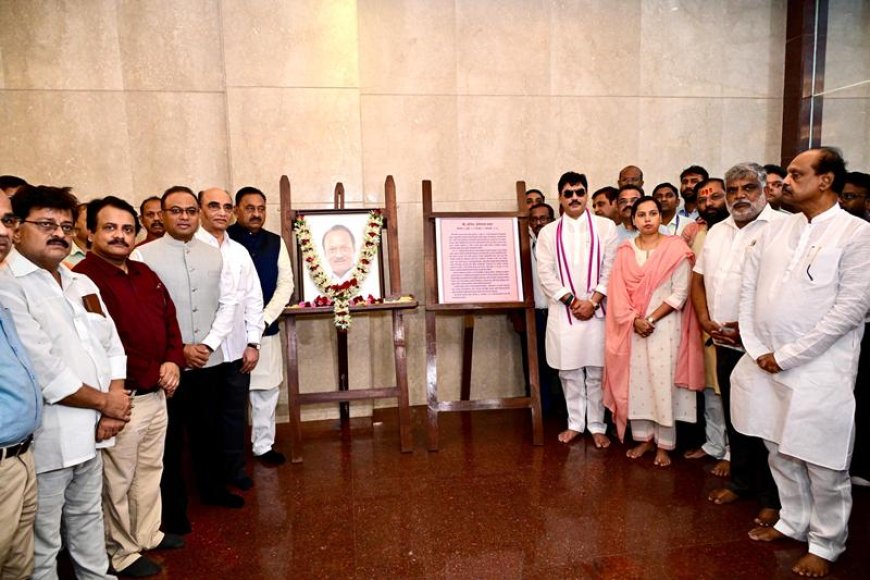 दिवंगत उपमुख्यमंत्री अजित पवार यांना मंत्रालयात अभिवादन; मान्यवरांकडून जयंतीनिमित्त आदरांजली
