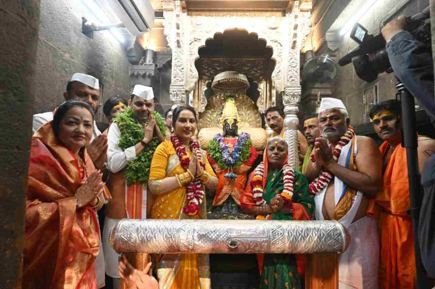 मुख्यमंत्री देवेंद्र फडणवीस यांच्या हस्ते श्री विठ्ठल-रुक्मिणीची शासकीय महापूजा; ‘पंढरपूर कॉरिडॉर’ अडीच वर्षांत पूर्ण करण्याची ग्वाही