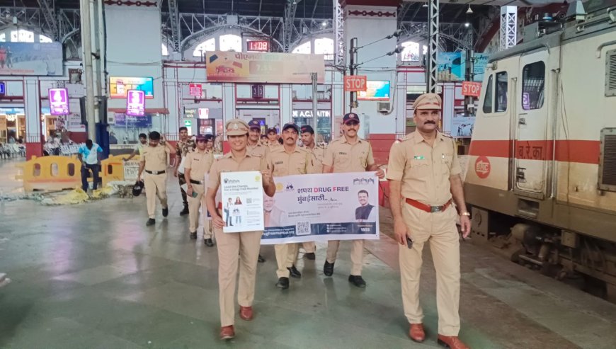 ड्रग फ्री मुंबई’ अभियानाला रेल्वे प्रवाशांचा उत्स्फूर्त प्रतिसाद; मुंबई सेंट्रलसह विविध स्थानकांवर जनजागृती रॅली