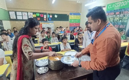 घाटकोपरमधील पालिका शाळेतील मध्यान्ह भोजनाची वैद्यकीय अधीक्षकांकडून तपासणी