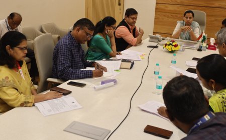 रस्त्यावर राहणाऱ्या बालकांच्या पुनर्वसनासाठी ३१ फिरती पथके कार्यान्वित होणार; मंत्री आदिती तटकरे यांचे संवेदनशीलतेने काम करण्याचे निर्देश