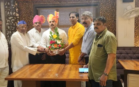 पिंपरीतील अवैध व भेसळयुक्त ताडीविरोधात एक्साईज विभागाची धडक कारवाई; अभय आवटे, प्रमोद पालवे यांचा अजीज भाई शेख यांच्याकडून सत्कार