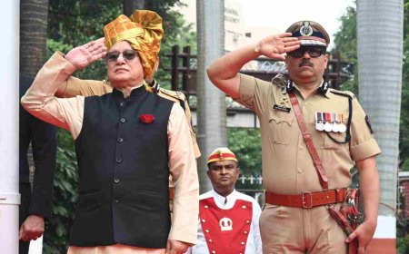 स्वातंत्र्यदिनी पुणे विधानभवनात राज्यपाल जिष्णु देव वर्मा यांच्या हस्ते ध्वजारोहण