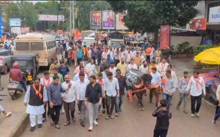 नाशिकच्या खड्ड्यांविरोधात ठाकरे गटाचा विराट आक्रोश मोर्चा; खासदार संजय राऊतांचा प्रशासनावर हल्लाबोल