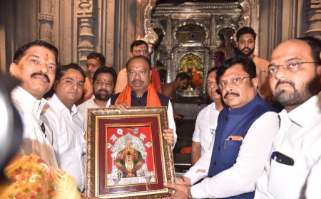महसूल मंत्री चंद्रशेखर बावनकुळे यांनी घेतले श्री महालक्ष्मी अंबाबाईचे दर्शन