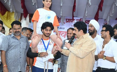 दृष्टीहीन गोविंदांच्या जिद्दीला खासदार संजय दिना पाटील यांचा सलाम; दहीहंडी पथकांना लाखोंचे प्रोत्साहन