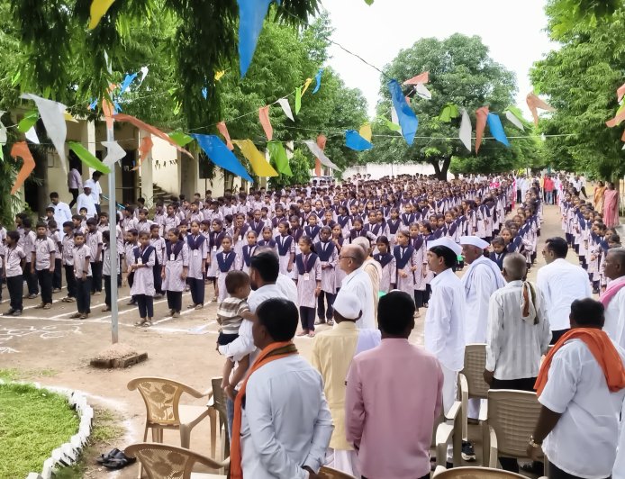 माथा येथे रामदास आठवले विद्यालयात ८०वा स्वातंत्र्यदिन उत्साहात साजरा; देशभक्तीच्या वातावरणात विद्यार्थ्यांचा उत्स्फूर्त सहभाग