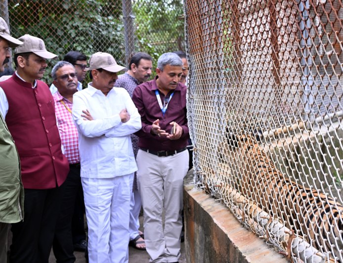 गोरेवाडा आंतरराष्ट्रीय प्राणी उद्यानातील कामांना नव्या ‘टाइमलाईन’ने गती द्या – मुख्यमंत्री देवेंद्र फडणवीस