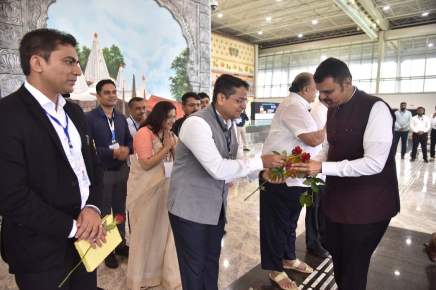 कोल्हापूर विमानतळावर मुख्यमंत्री देवेंद्र फडणवीस आणि विधानसभा अध्यक्ष ॲड. राहुल नार्वेकर यांचे आगमन