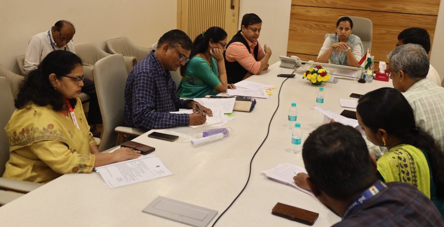 रस्त्यावर राहणाऱ्या बालकांच्या पुनर्वसनासाठी ३१ फिरती पथके कार्यान्वित होणार; मंत्री आदिती तटकरे यांचे संवेदनशीलतेने काम करण्याचे निर्देश