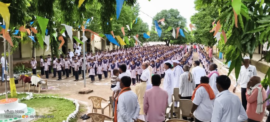 माथा येथे रामदास आठवले विद्यालयात ८०वा स्वातंत्र्यदिन उत्साहात साजरा; देशभक्तीच्या वातावरणात विद्यार्थ्यांचा उत्स्फूर्त सहभाग