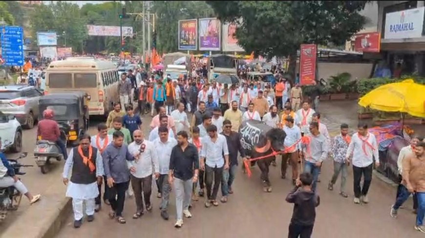 नाशिकच्या खड्ड्यांविरोधात ठाकरे गटाचा विराट आक्रोश मोर्चा; खासदार संजय राऊतांचा प्रशासनावर हल्लाबोल