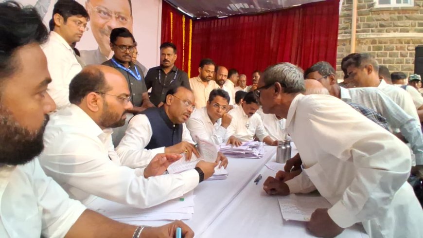 ‘साहेब... एकच नंबर काम!’; महसूल मंत्री बावनकुळेंच्या जनसंवादाला उत्स्फूर्त प्रतिसाद