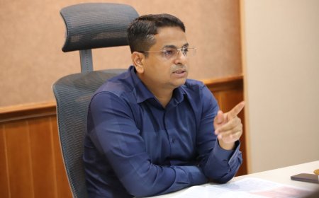 शेतकऱ्यांना शासकीय योजनांचा लाभ मिळवून देण्यासाठी मिशन मोडवर काम करण्याचे निर्देश; सेंद्रिय फळबागांची गावे तयार करण्यावर भर
