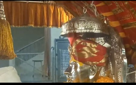 दुष्काळग्रस्त शेतकऱ्यांसाठी श्री गजानन महाराज संस्थानची भरीव मदत; मुख्यमंत्री सहायता निधीस १ कोटी ११ लाखांचा सहयोग