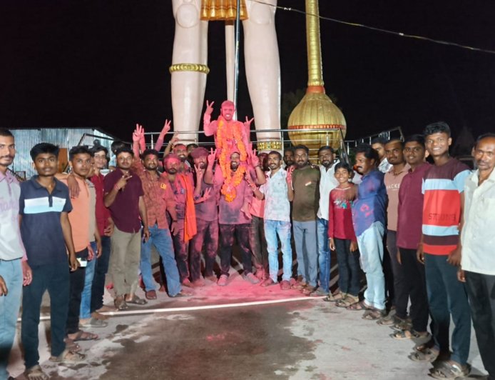 संघर्षावर मात करत सचिन पावडे यांची शिक्षकपदी निवड; प्रतिकूल परिस्थितीवर मात करून साकारले स्वप्न