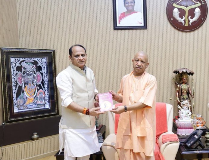 प्रतापगडच्या सातही विधानसभा जागांवर कमळ फुलविण्याचा संकल्प; दिनेश प्रताप सिंह यांची मुख्यमंत्री योगी आदित्यनाथ यांच्याशी भेट