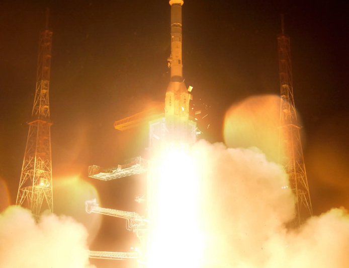 भारताची अंतराळ क्षेत्रात नवी झेप! 🚀 GSLV-F17 द्वारे EOS-05 चे यशस्वी प्रक्षेपण; ISROच्या शिरपेचात आणखी एक मानाचा तुरा